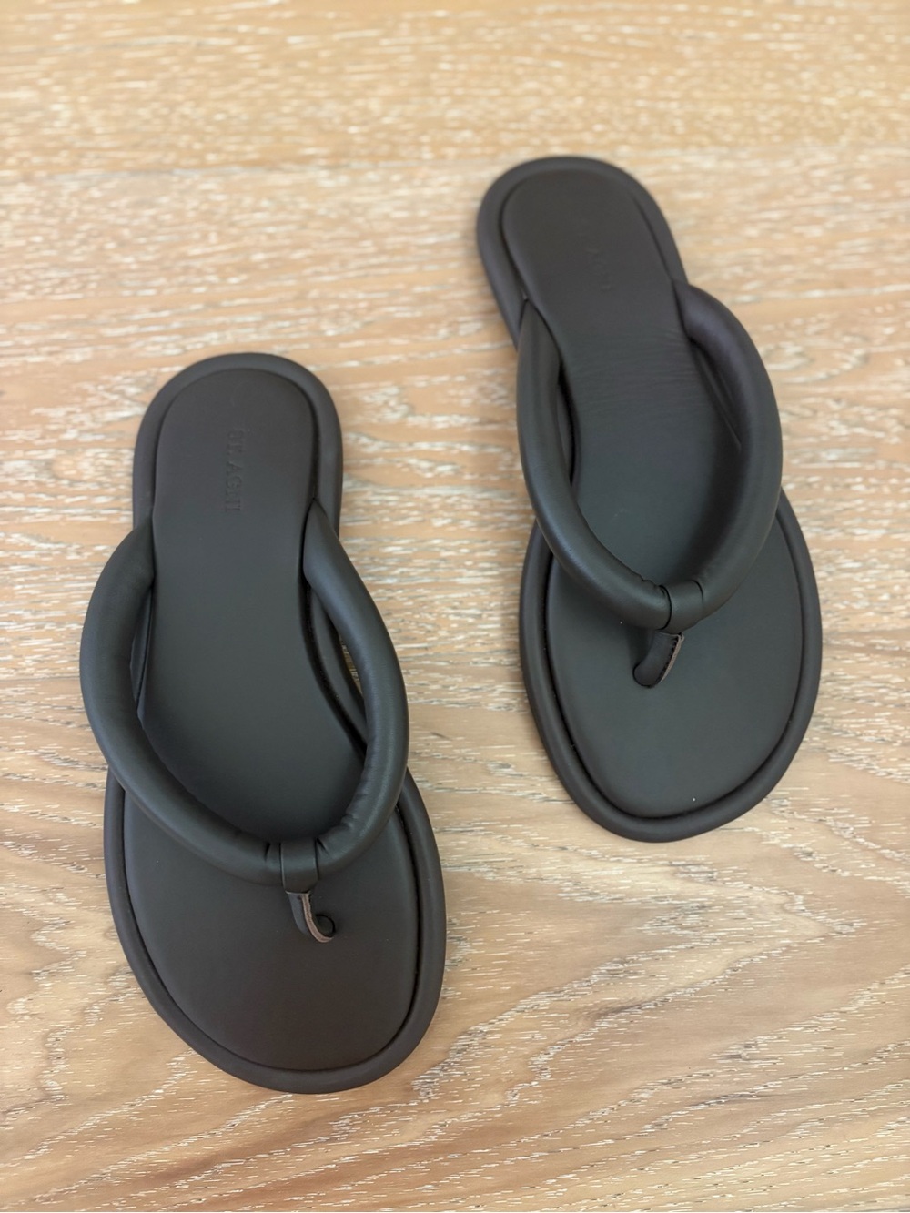 St. Agni Sumi Padded Leather Thong Sandals 37